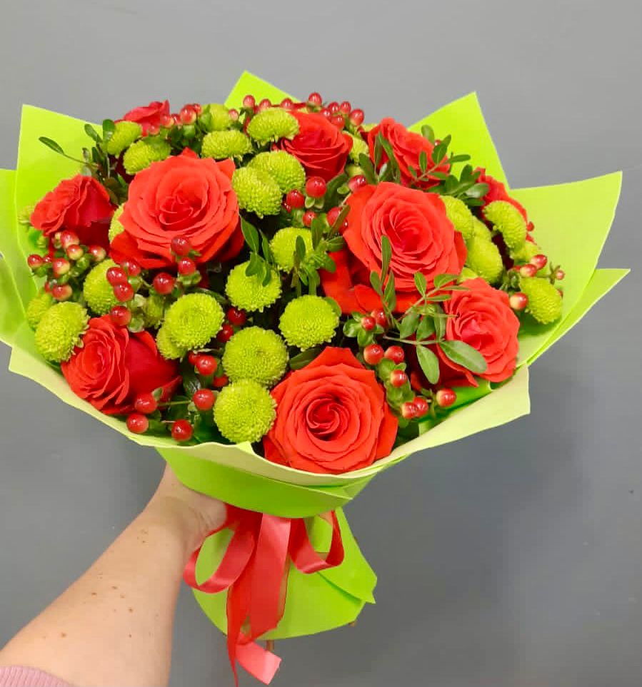 Букет цветов из: Хризантемы и Розы в Барда