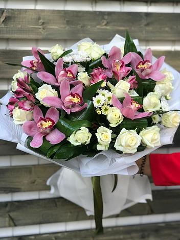 Букет цветов из: Розы и Хризантемы в Барда