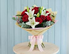 Букет цветов из:  Лилии и Розы в Барда
