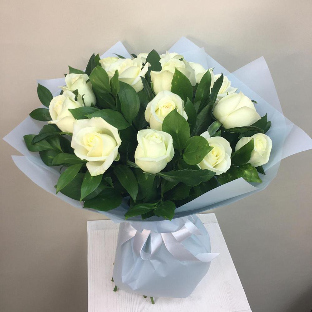 Букет 15 Белых роз Проуд в Барда