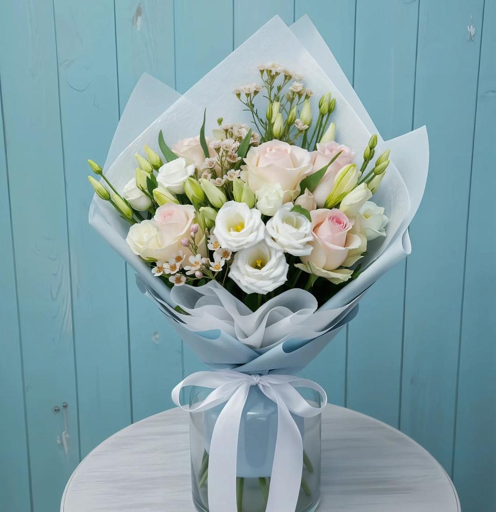 Букет цветов из: Розы и Лизиантусы в Барда