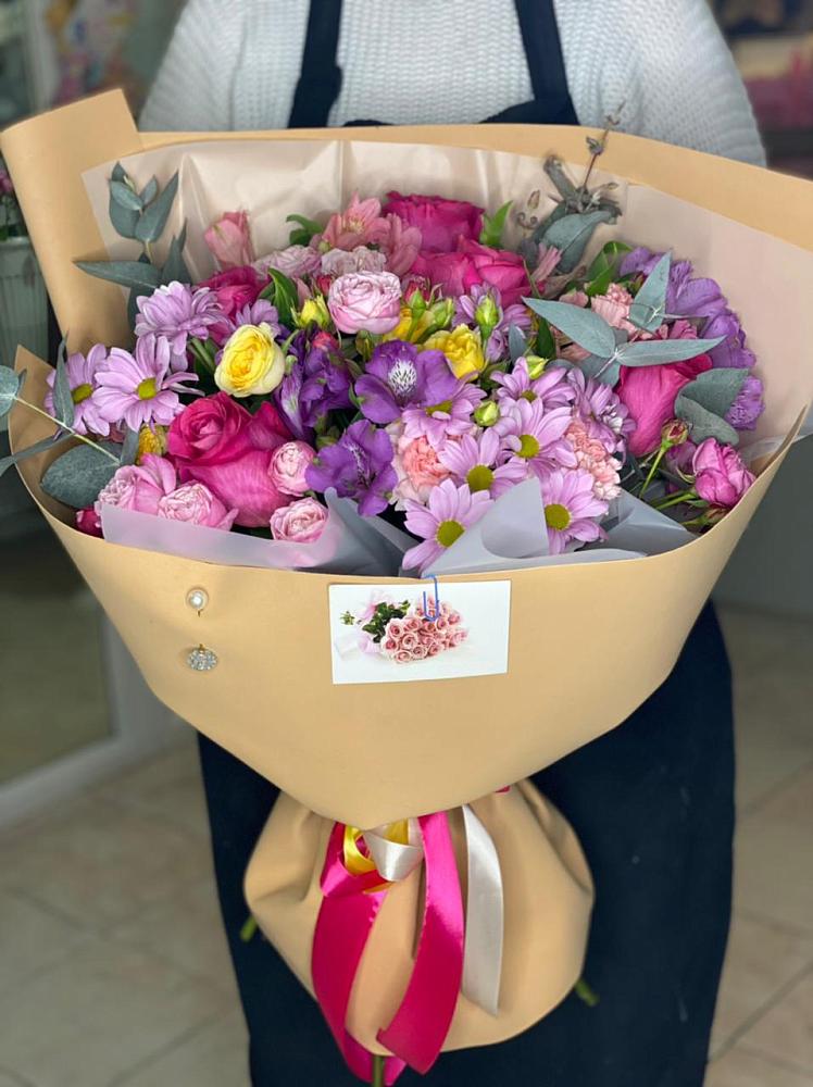 Букет цветов из: Хризантемы, Гвоздики и Альстромерии в Барда