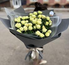 Букет Белые кустовые розы Солинеро в Барда