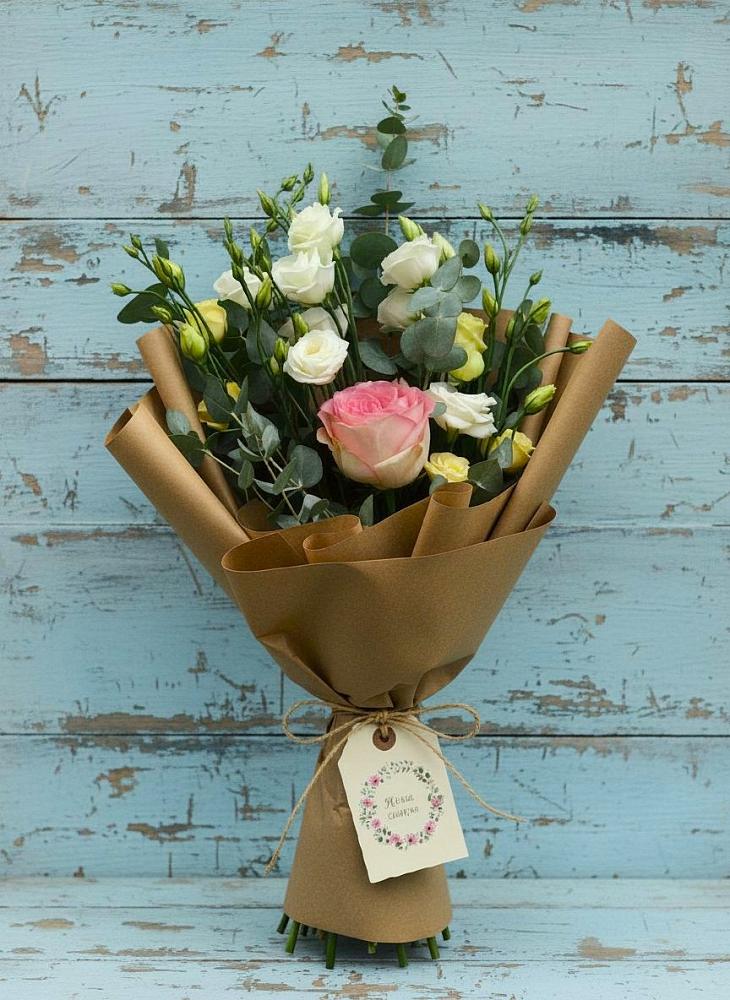 Букет цветов из: Розы и Лизиантусы в Барда