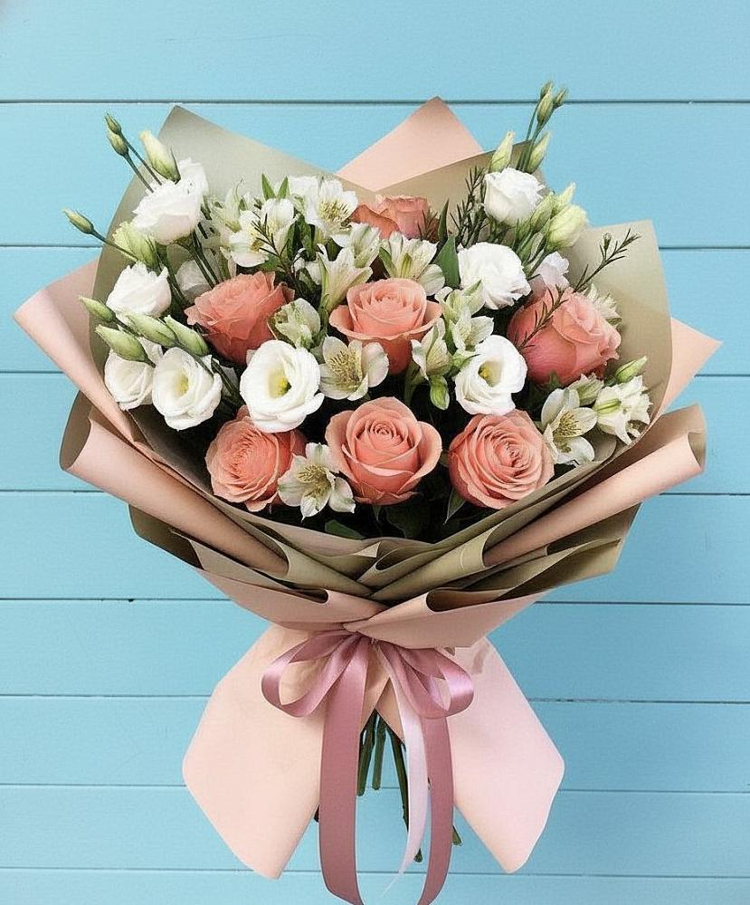 Букет цветов из: Розы, Альстромерии и Лизиантусы в Барда