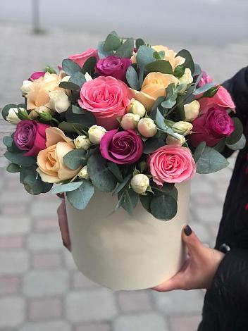 Цветочная композиция из Розы в шляпной коробке в Барда