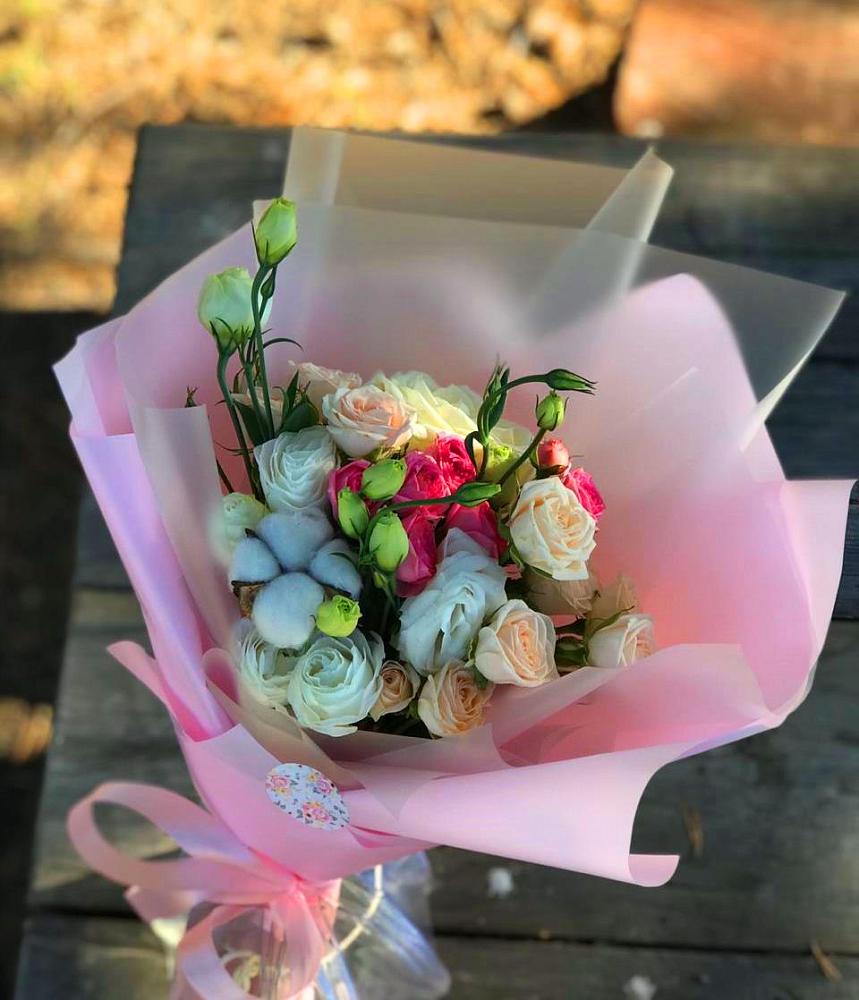 Букет цветов из: Розы и Лизиантусы в Барда