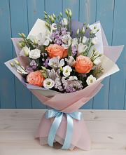 Букет цветов из:  Лизиантусы, Розы, Альстромерии и Гипсофила в Барда