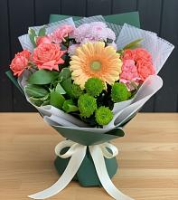 Букет цветов из:  Гвоздики, Розы, Герберы и Хризантемы в Барда