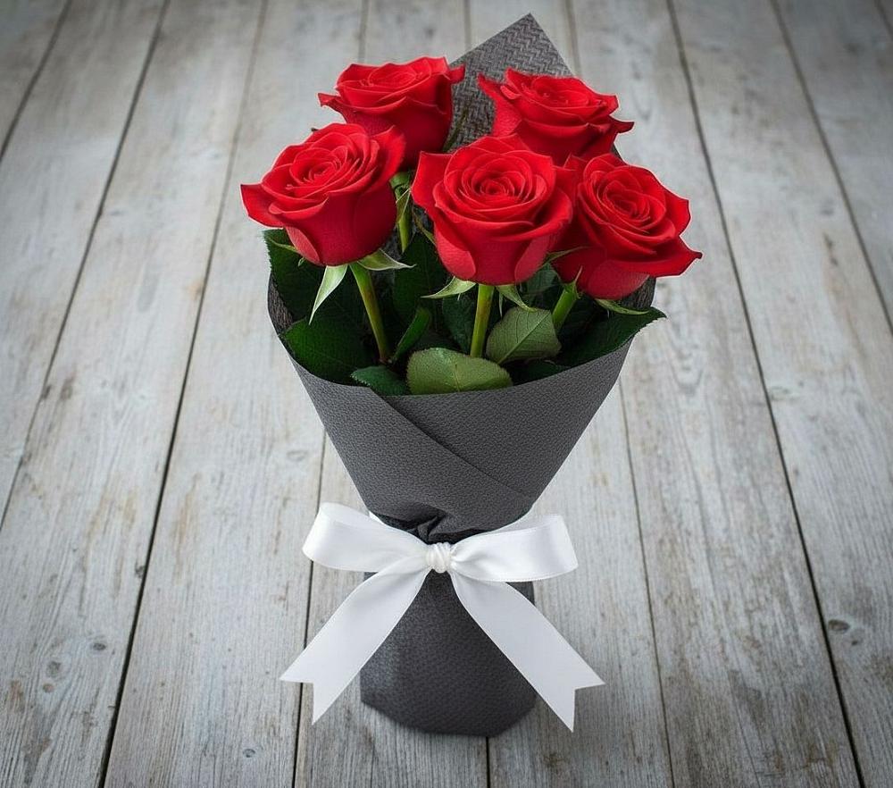 Букет 5 Красных роз Эдлесс Лав в Барда