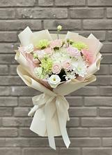 Букет цветов из:  Гвоздики, Розы, Лизиантусы и Хризантемы #REPLACE_PRED# Барда