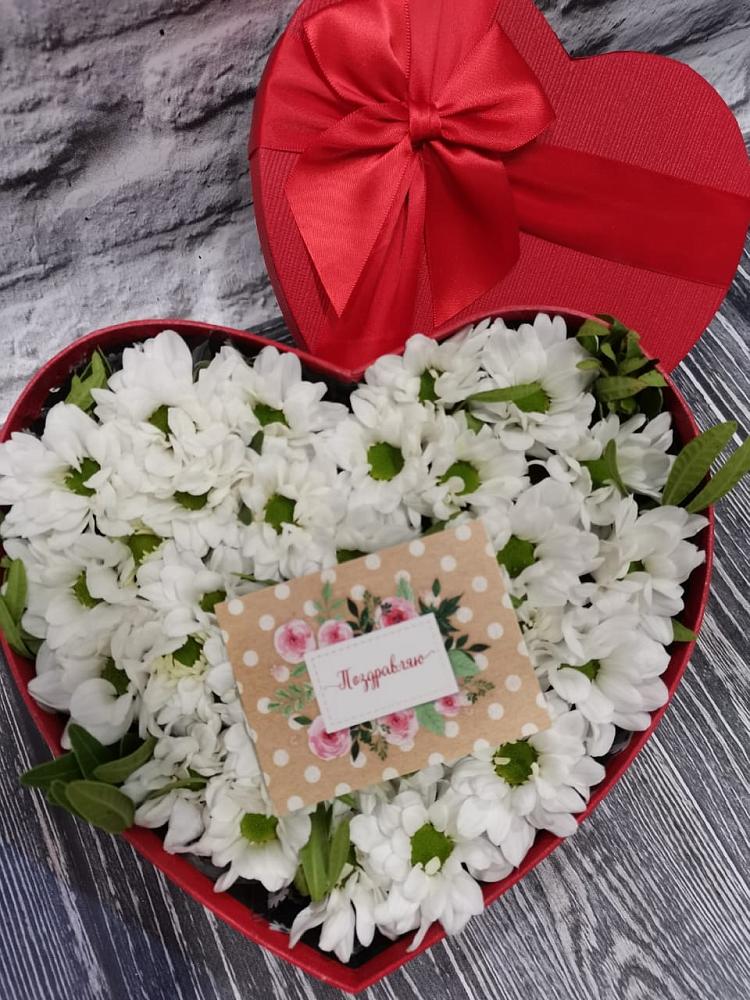 Цветочная композиция из Хризантемы в виде сердца в Барда