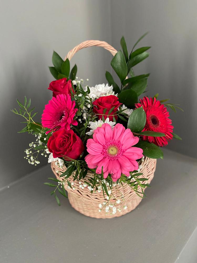 Цветочная композиция из Розы, Хризантемы и Герберы в корзине в Барда