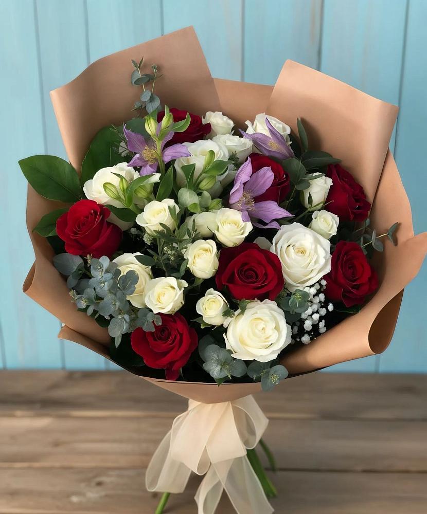 Букет цветов из: Розы и Альстромерии в Барда